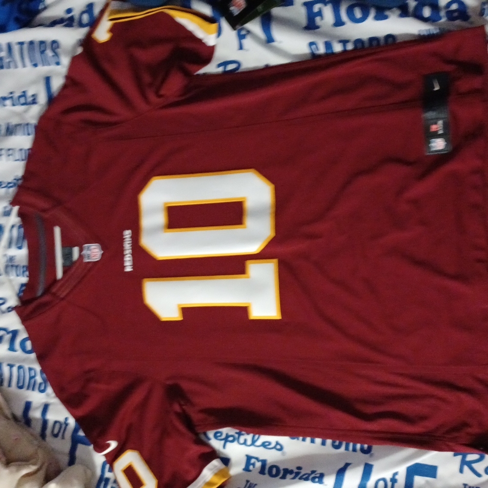 Redskins away R G 3 jersey